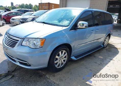 2013 Chrysler Town & Country Touring z USA, uszkodzony, nr VIN 2C4RC1BG9DR807952